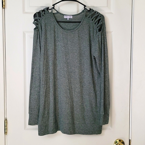 Thyme&honey medium cold shoulder sweater - Picture 1 of 5